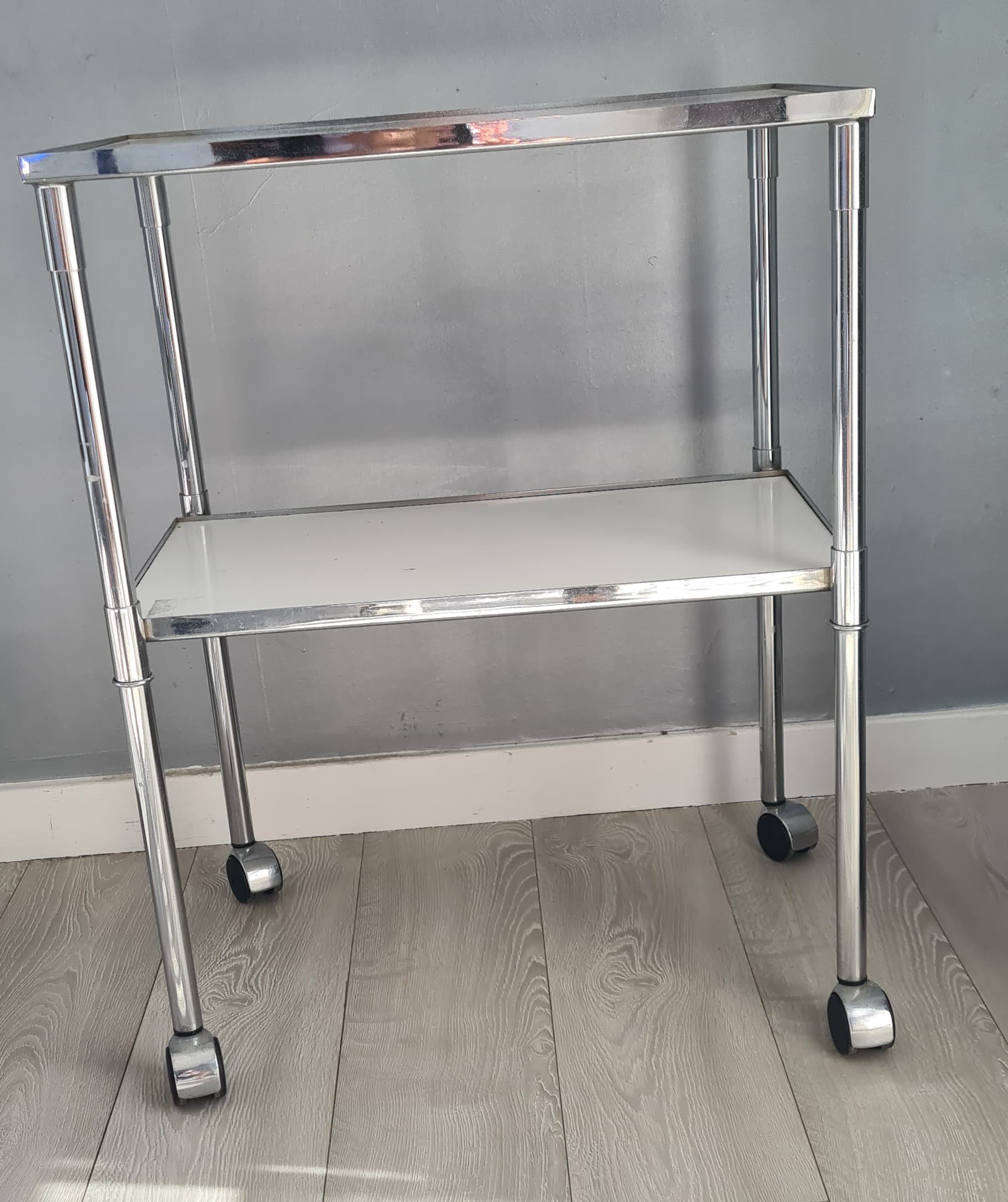 GUERIDON MEDICAL SUR ROULETTES