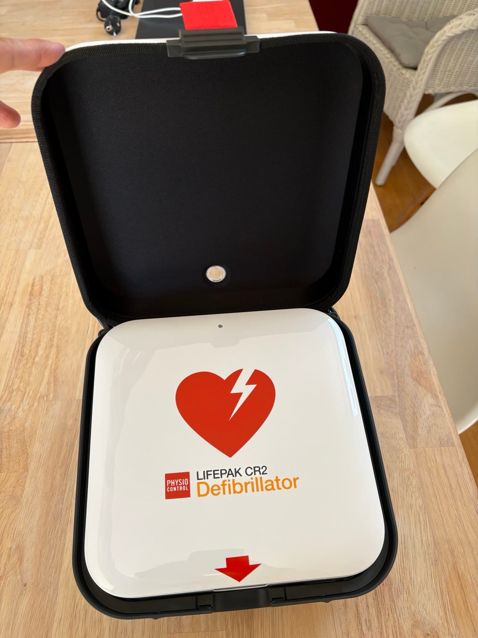 Défibrillateur(s) lifepack CR2 neuf -semi automatique avec sacoche