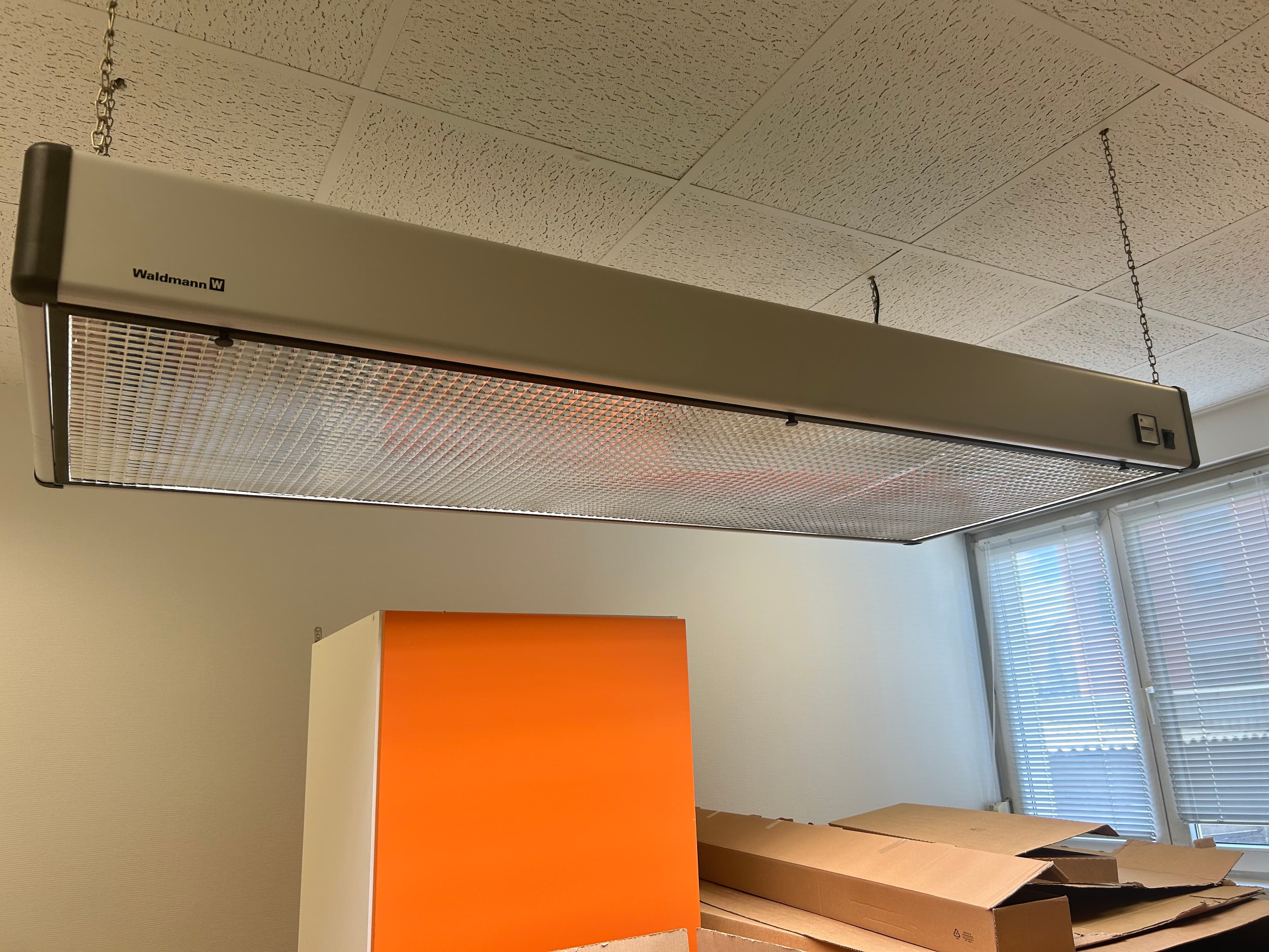 Lampe scialytique plafond