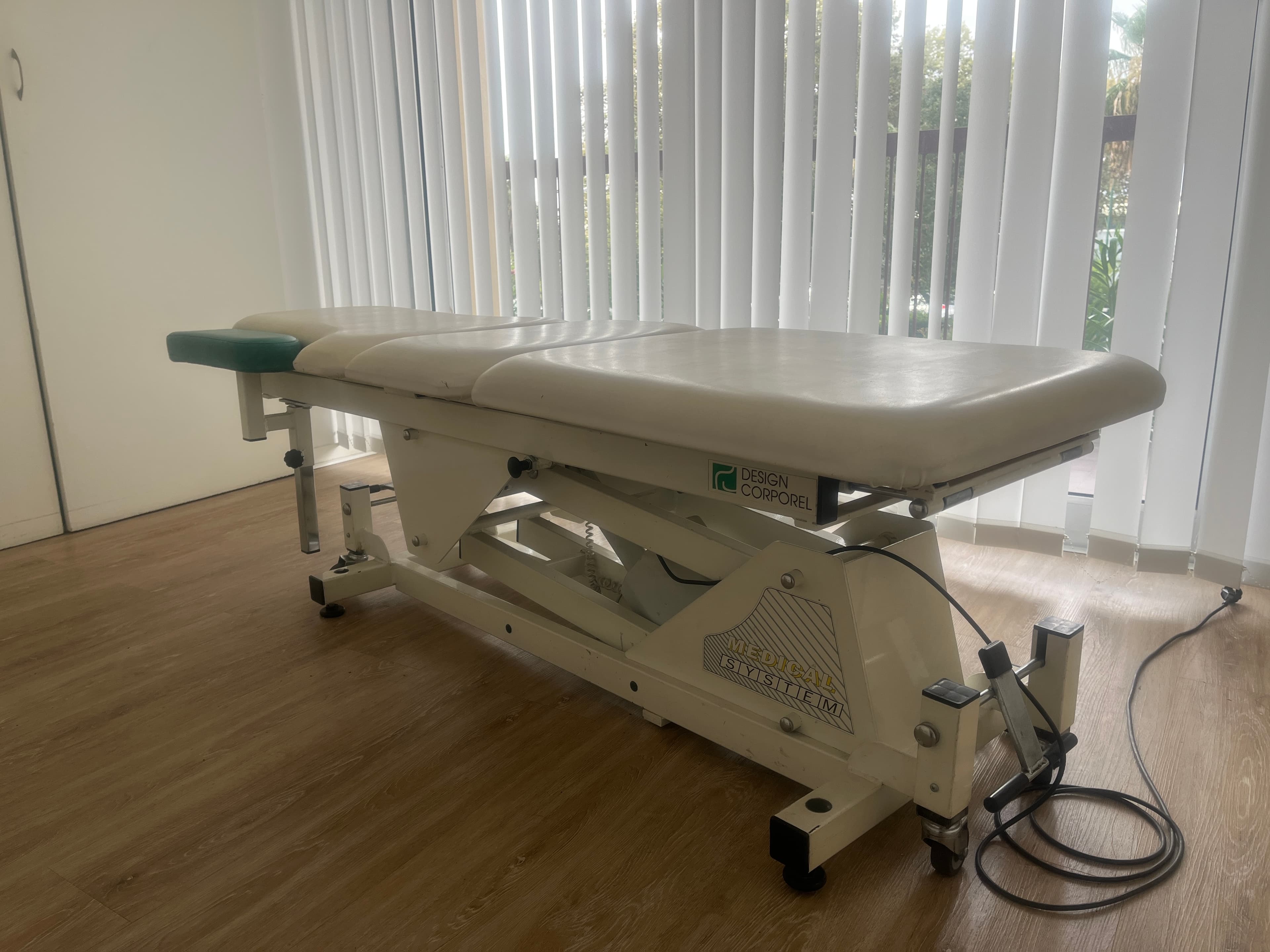 Table de soins électrique
