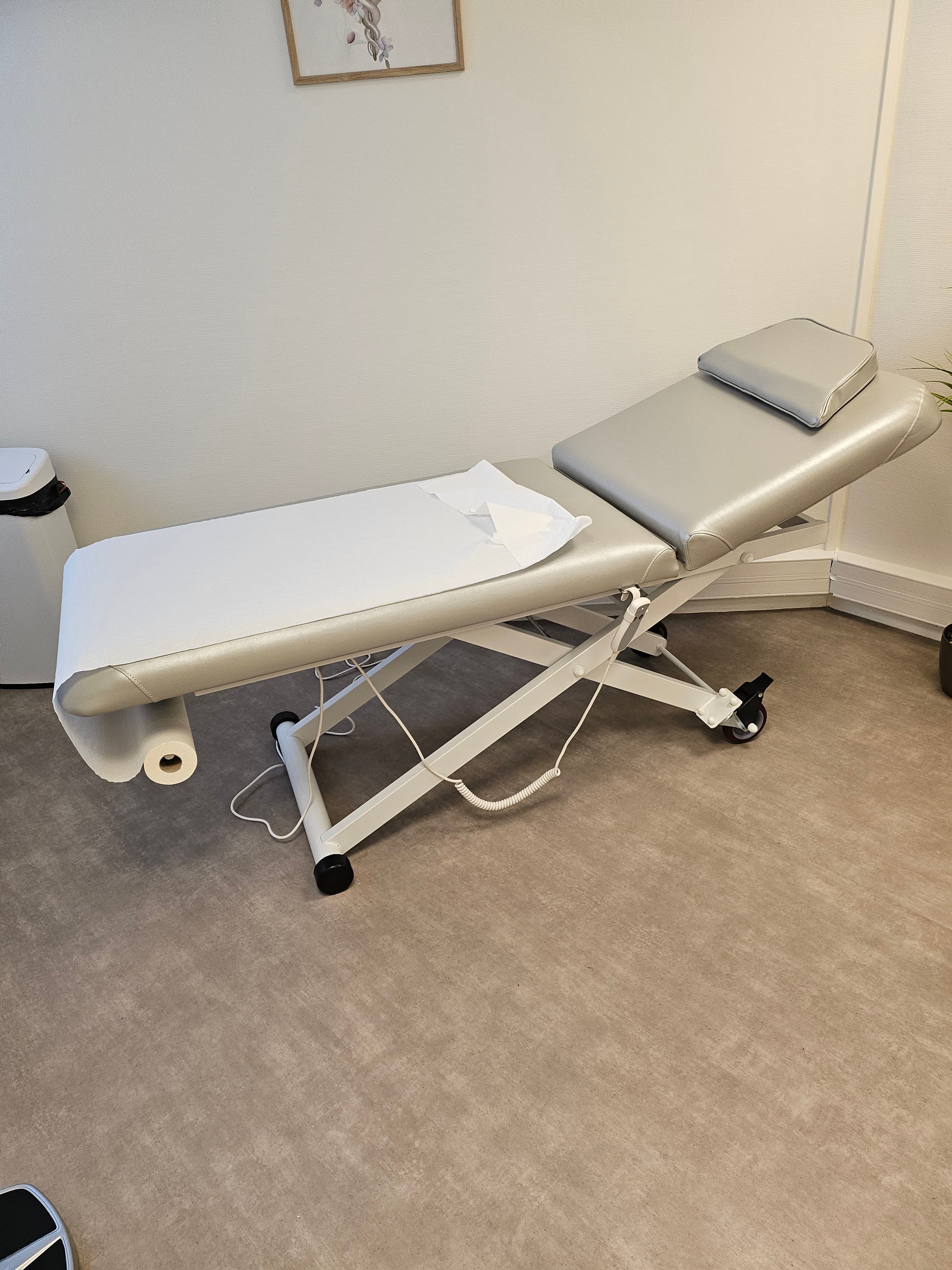 Divan d'examen électrique