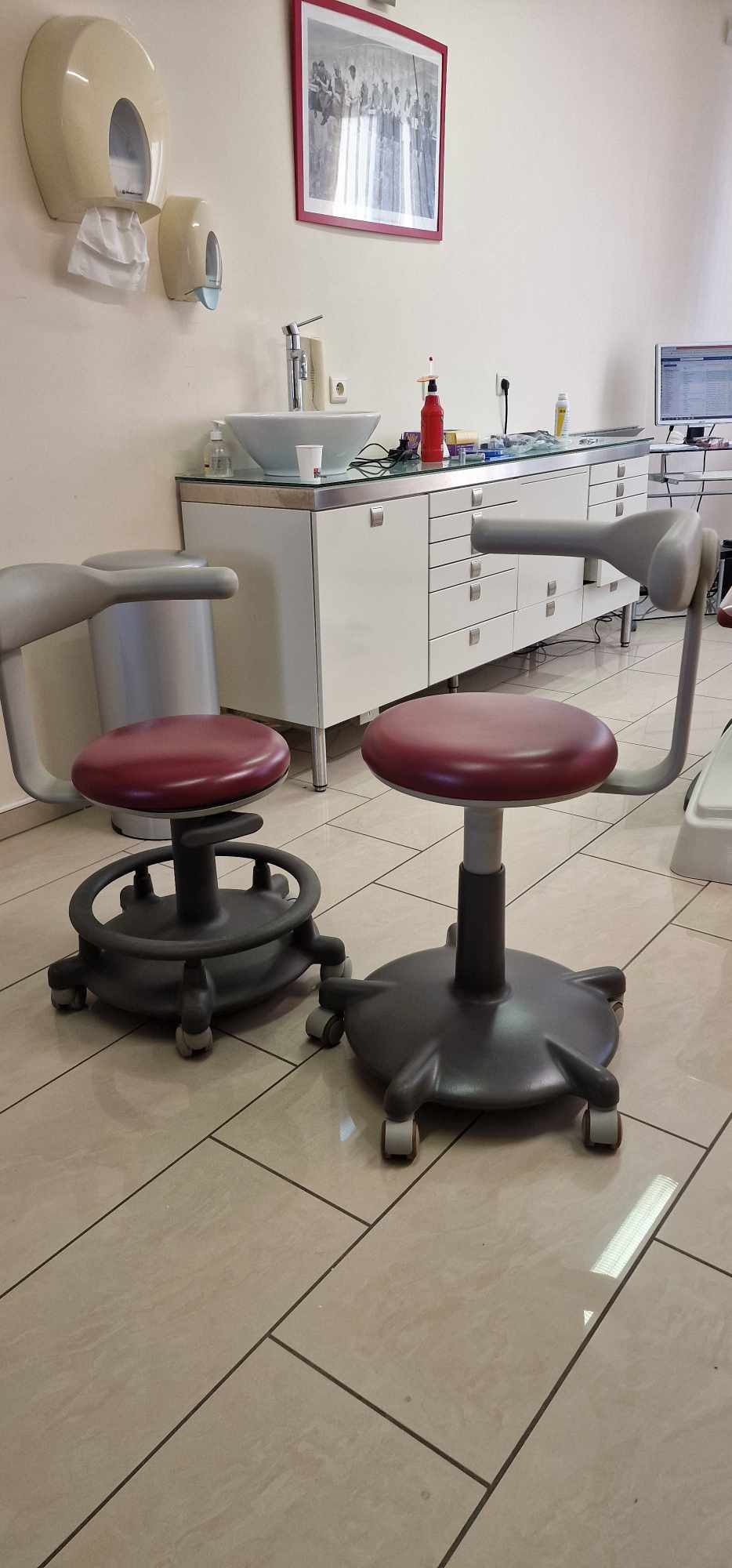 Sièges pour praticien et assistant