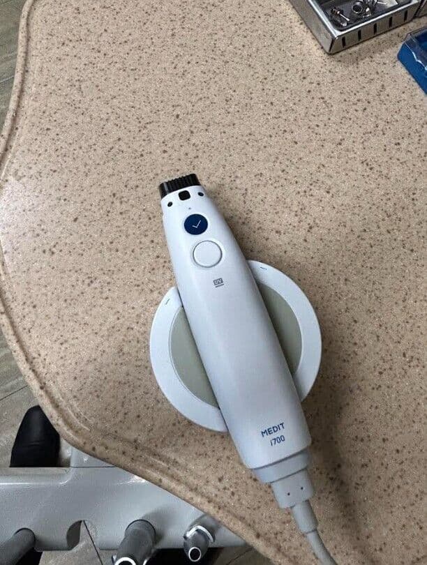 Scanner intra-oral dentaire Medit i700