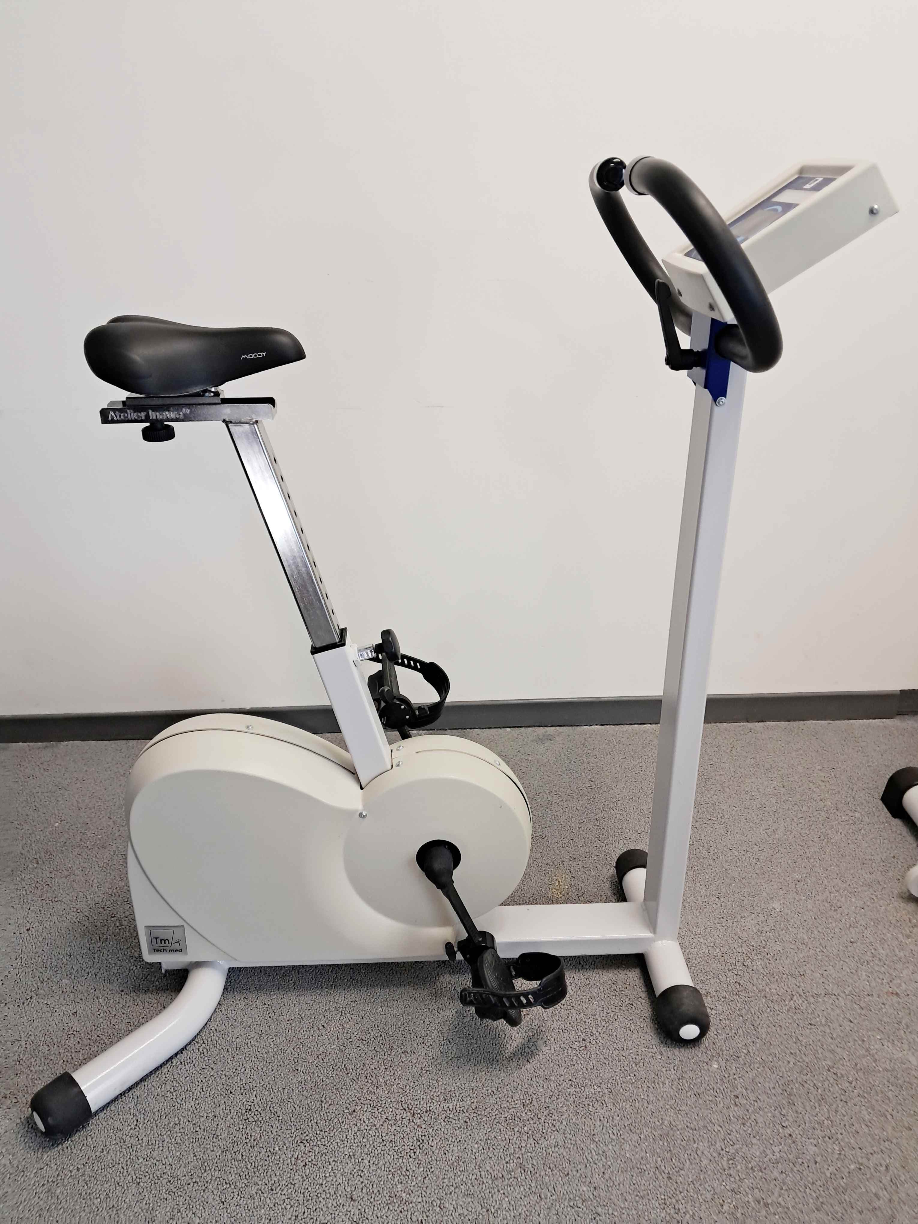 Vélo TECHMED 470 Cardio – Guidon amovible, Recul de selle & Manivelles, Compatible INAWA® proprioception 3D©