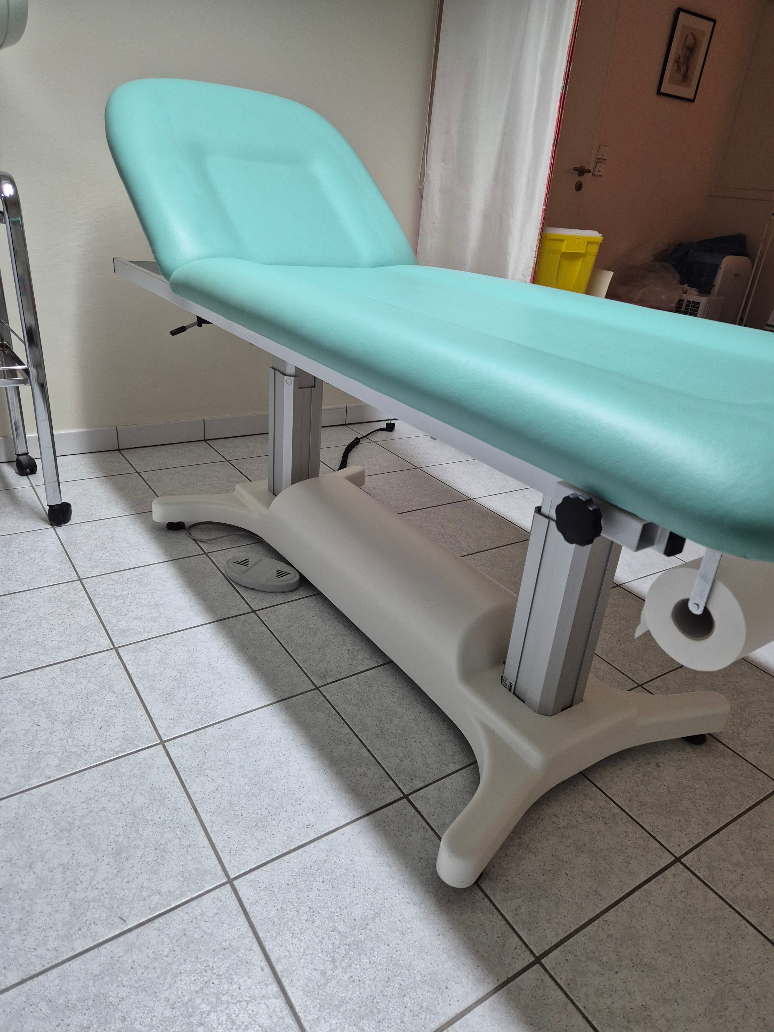 Divan d'examen électrique