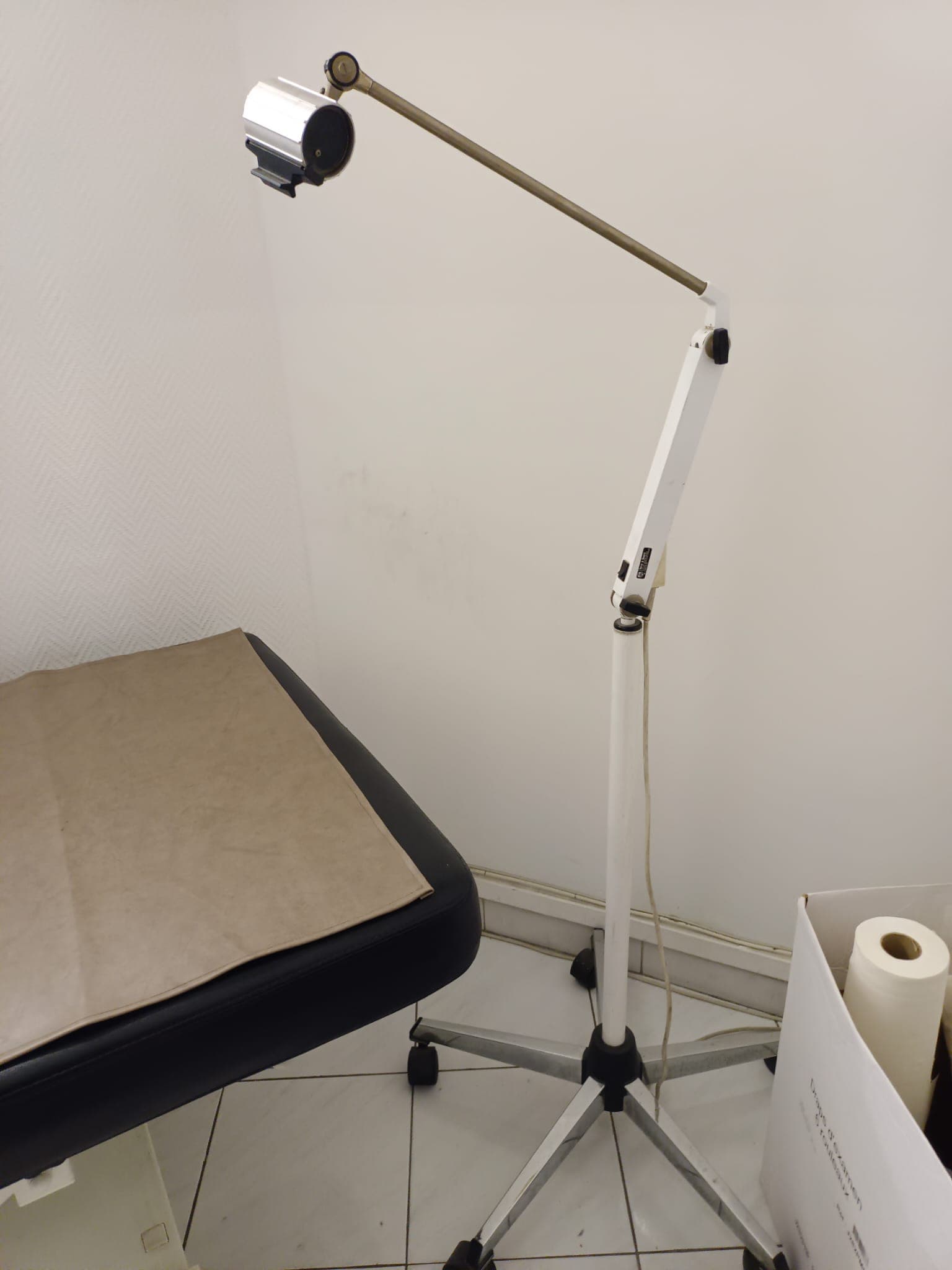 LAMPE MEDICALE MOBILE