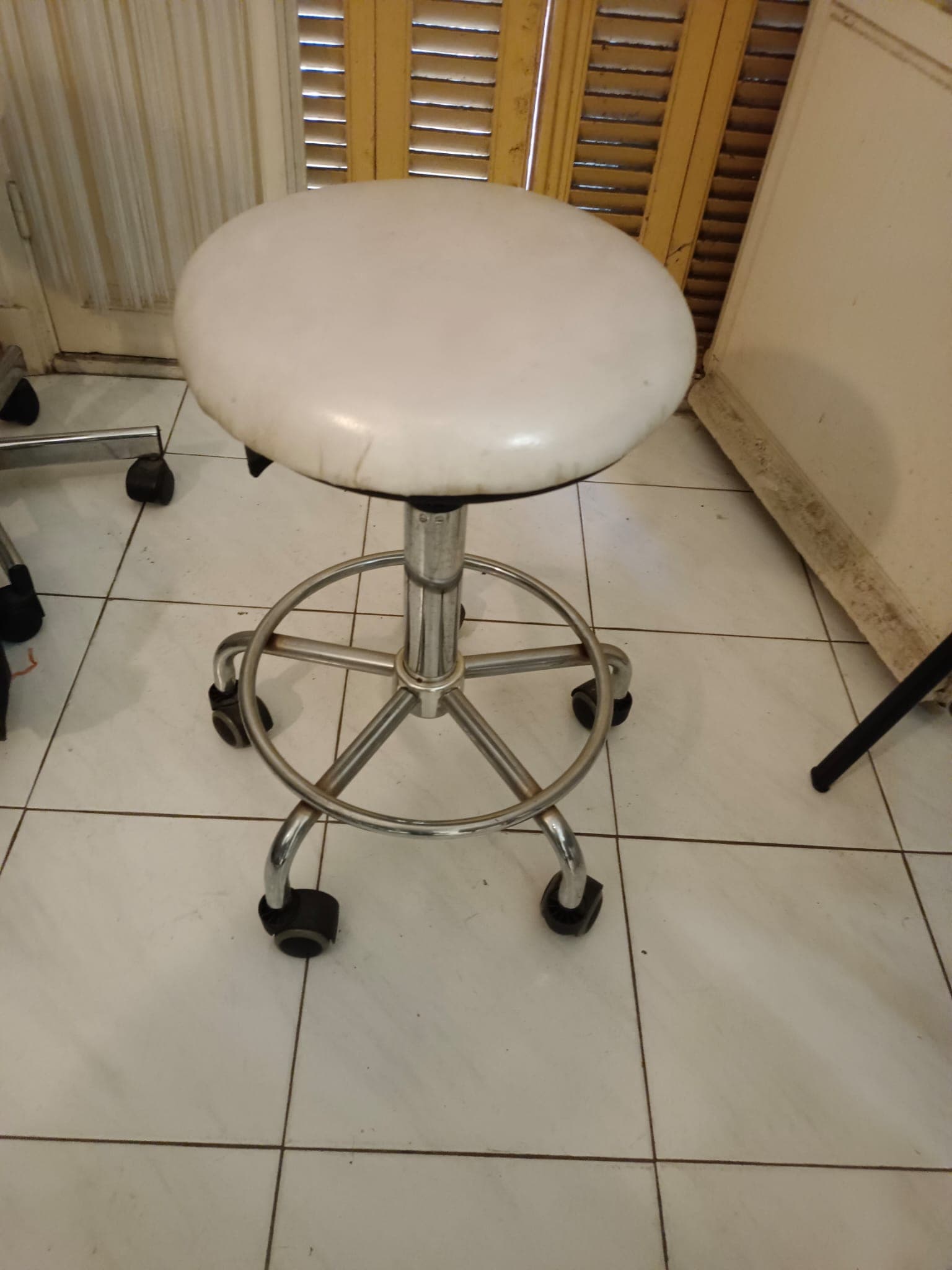 TABOURET REGLABLE