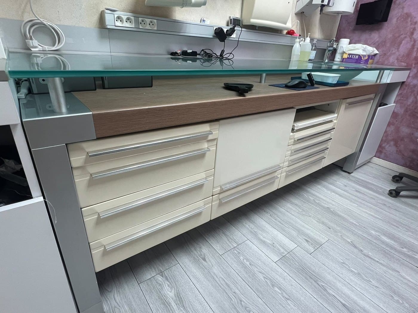 Meuble de cabinet : plan de travail + caissons à tiroirs, tablette verre