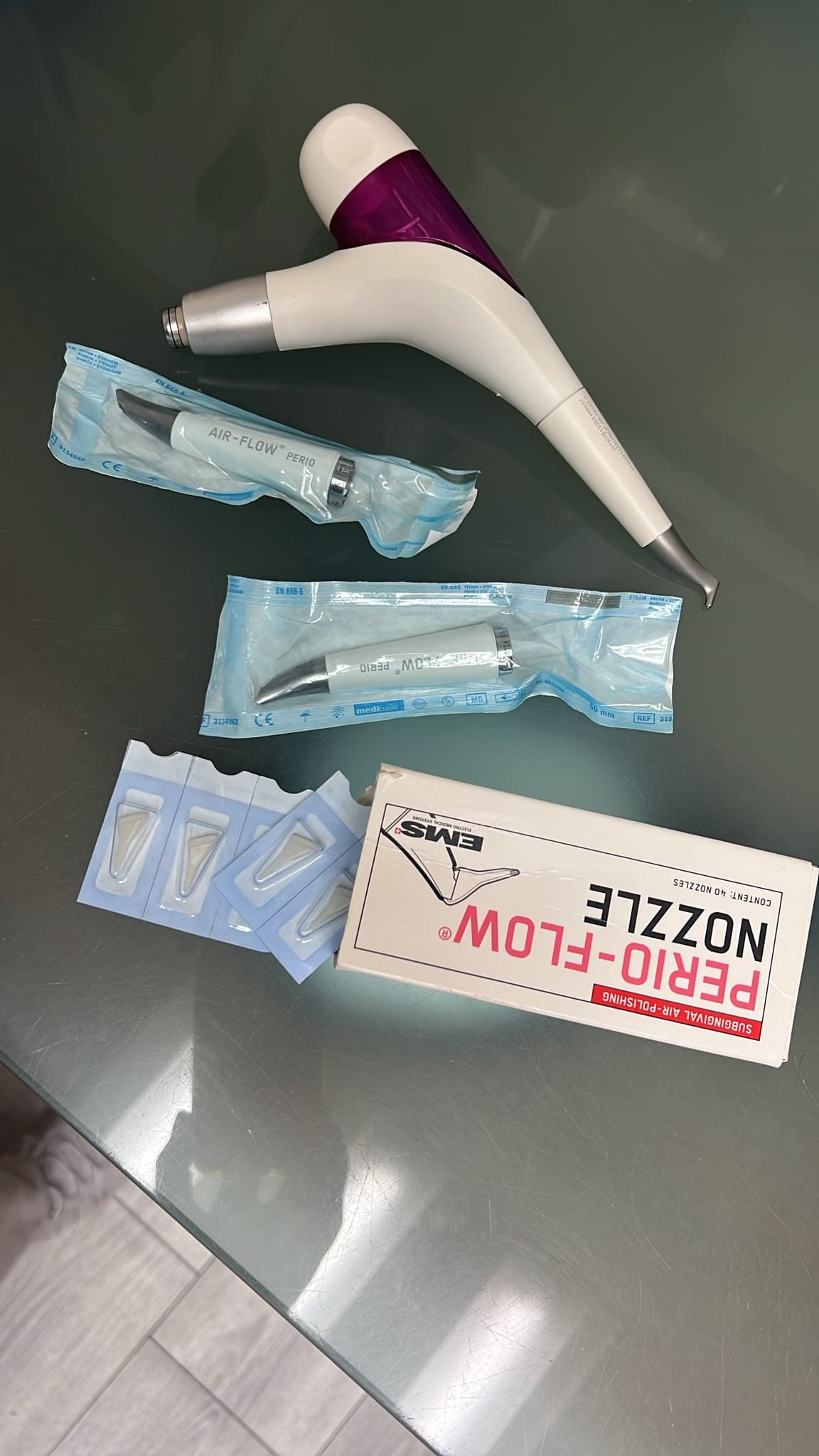 Aéropolisseur spécial paro EMS Air-Flow Perio avec 3 embouts
