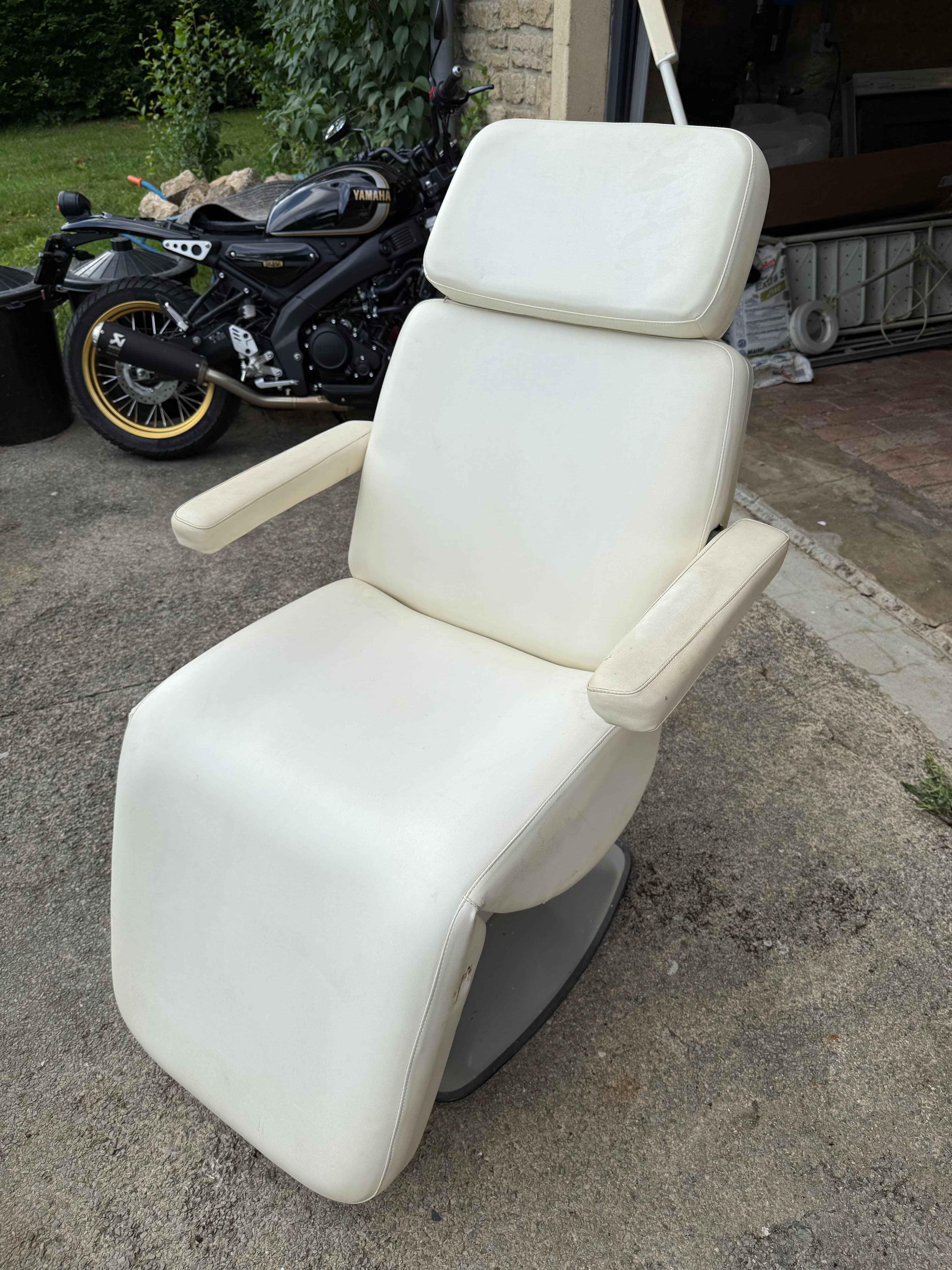 Fauteuil de soins + Aquaspray cabinet Yellowstone + lampe rectangulaire grossissante + vapozone m-2