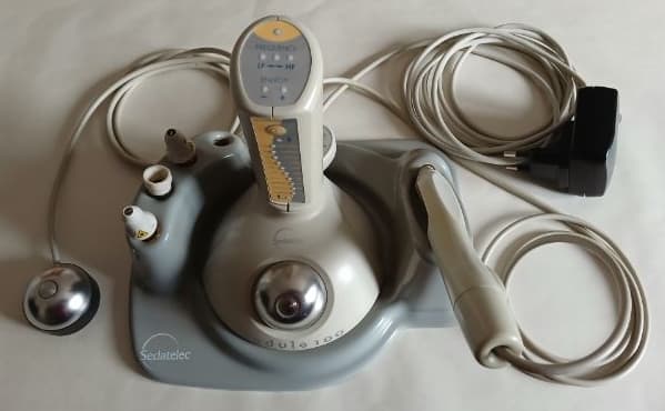 Appareil laser et de détection et de stimulation en Auriculothérapie et Acupuncture