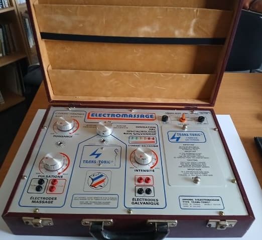 Appareil d'électrothérapie et d'électro-massage